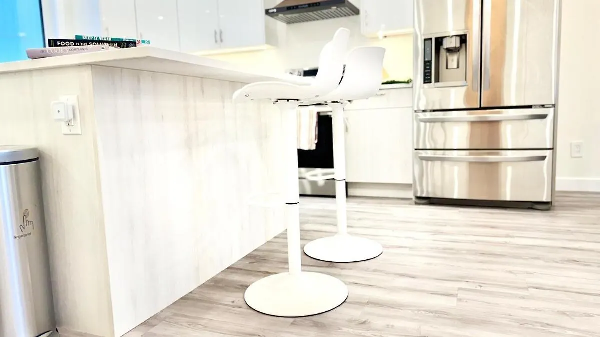 3 Story Luxury Cozy Sleek Home Edmonton 0*,  Canada