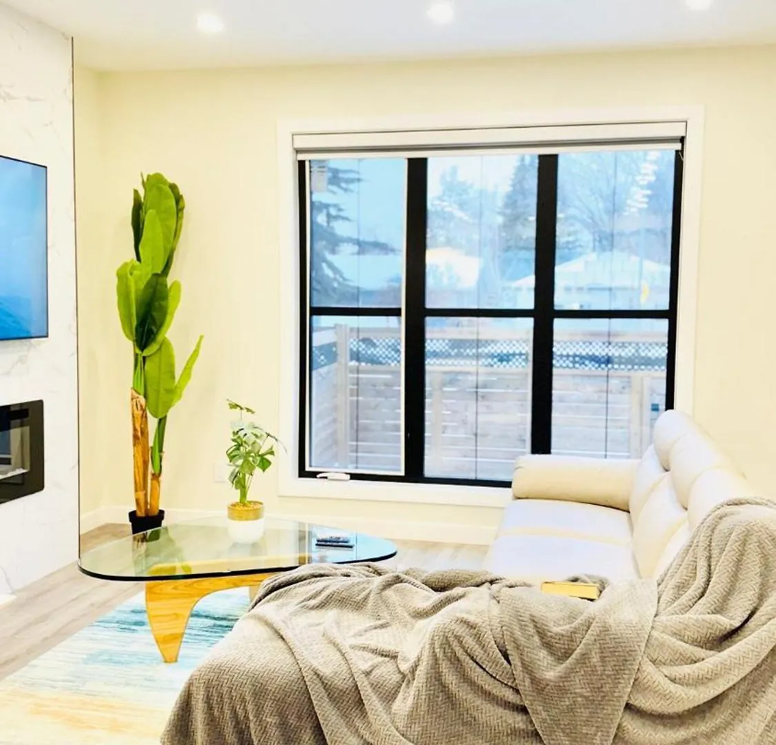 3 Story Luxury Cozy Sleek Home Edmonton 0*,  Canada